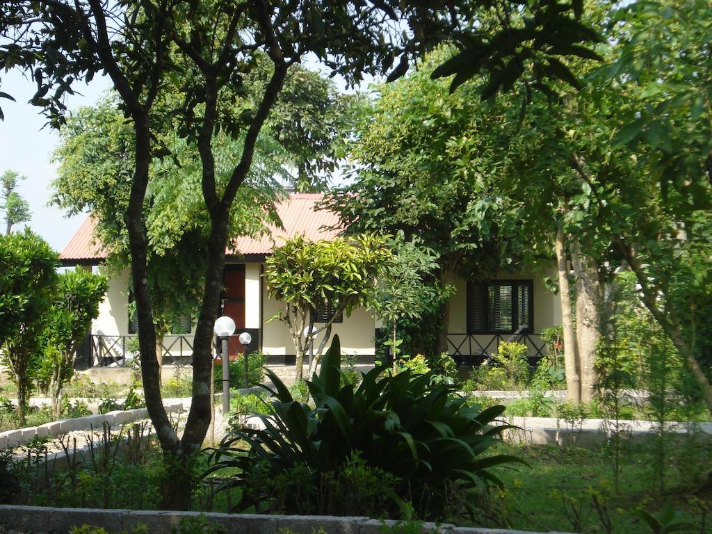 Chitwan Safari Camp & Lodge Sauraha Eksteriør billede