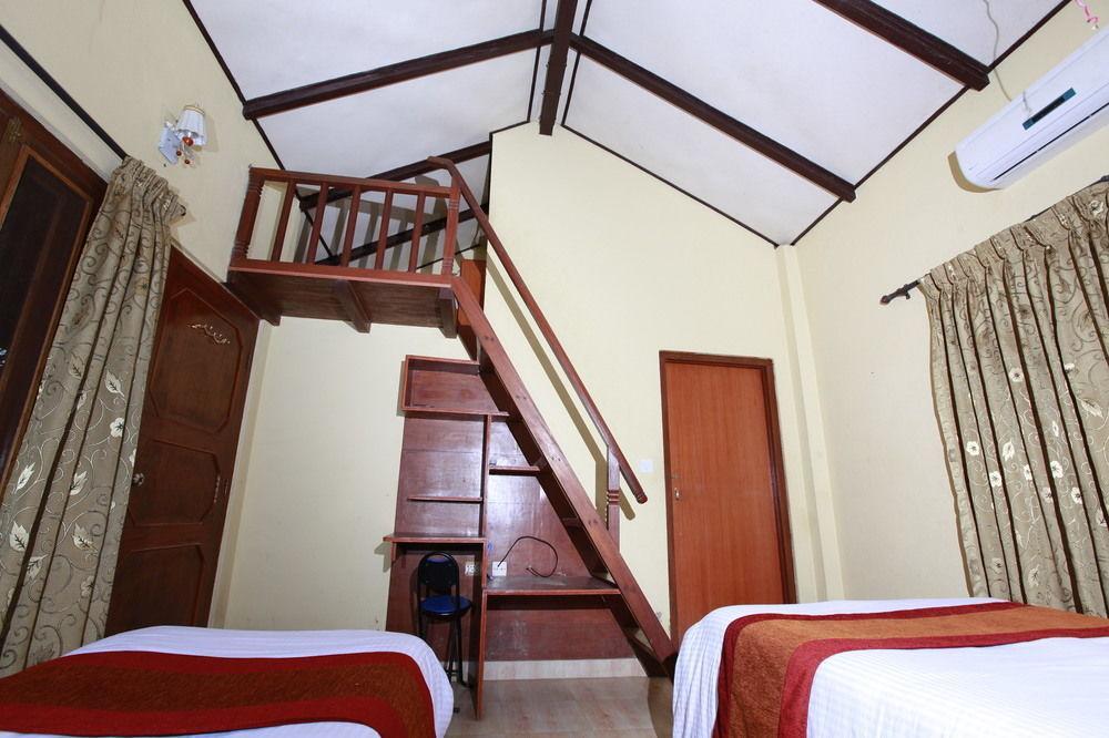 Chitwan Safari Camp & Lodge Sauraha Eksteriør billede