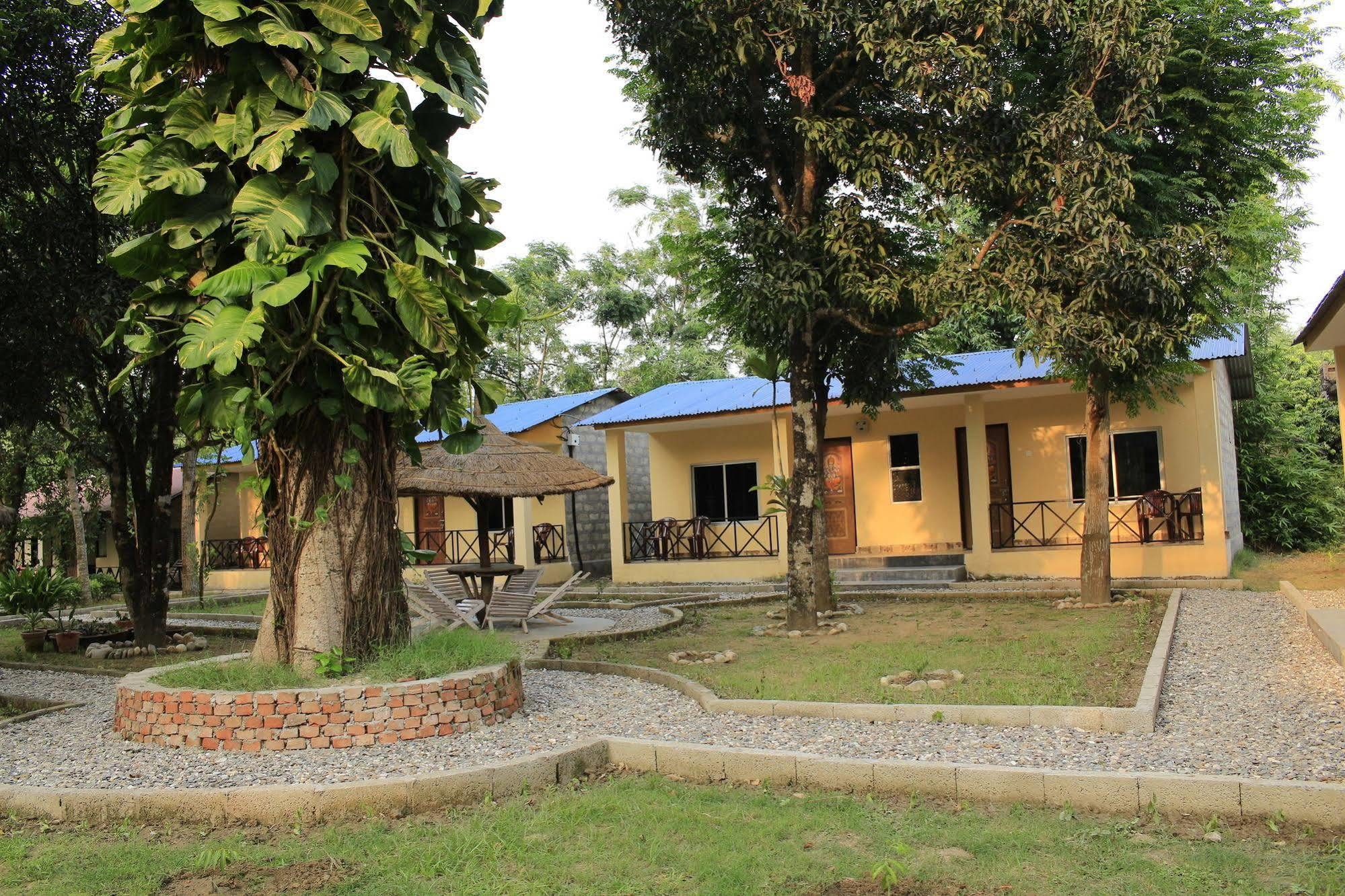 Chitwan Safari Camp & Lodge Sauraha Eksteriør billede