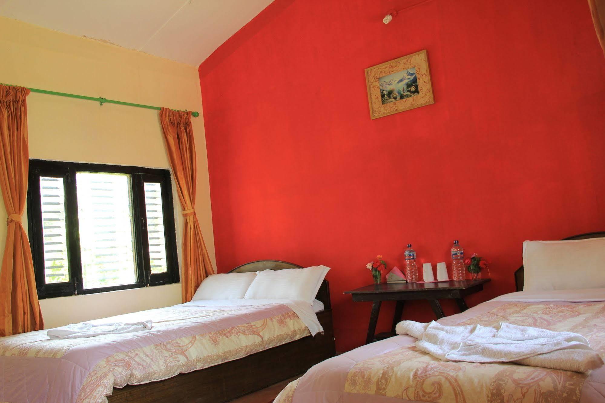 Chitwan Safari Camp & Lodge Sauraha Eksteriør billede