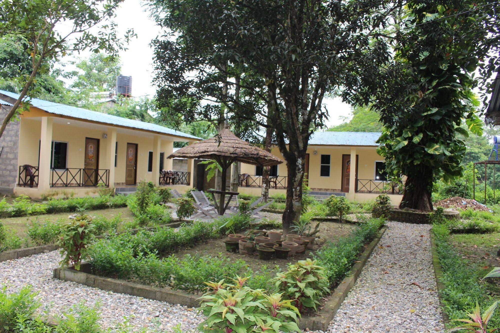 Chitwan Safari Camp & Lodge Sauraha Eksteriør billede